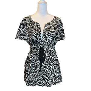 WHITE HOUSE BLACK MARKET WHBM Black & White Print 100% Silk Blouse Size S